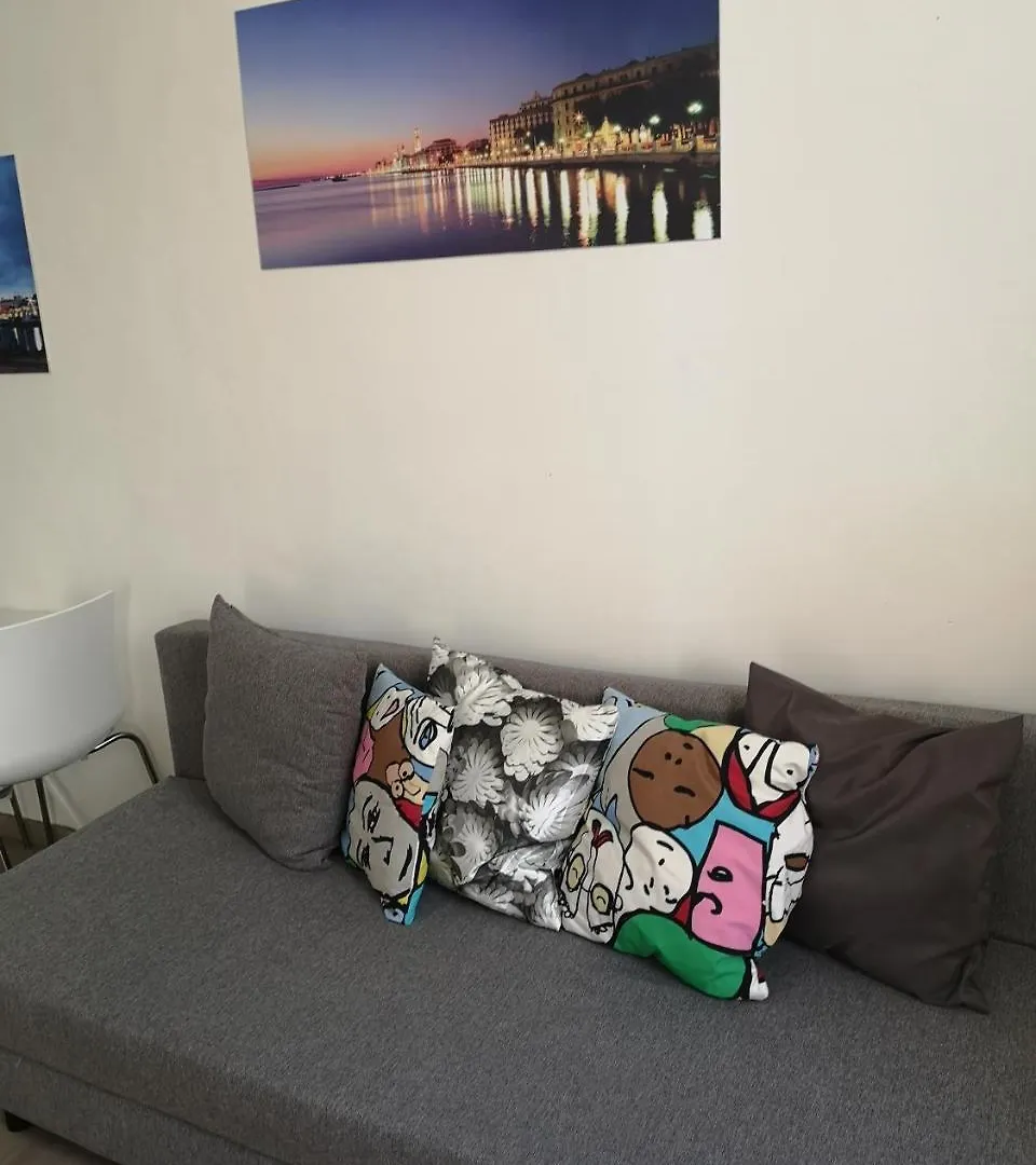 White House Apartment Bari Italia