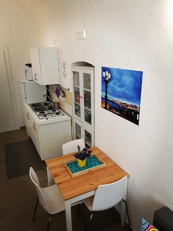 White House Apartment Bari Italia